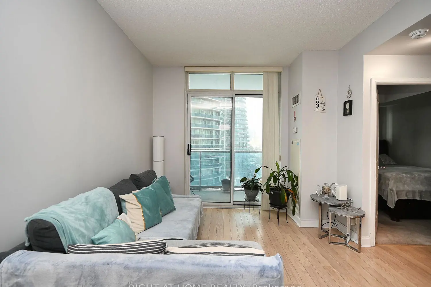 Additional image 7 of 90 Absolute Avenue 908