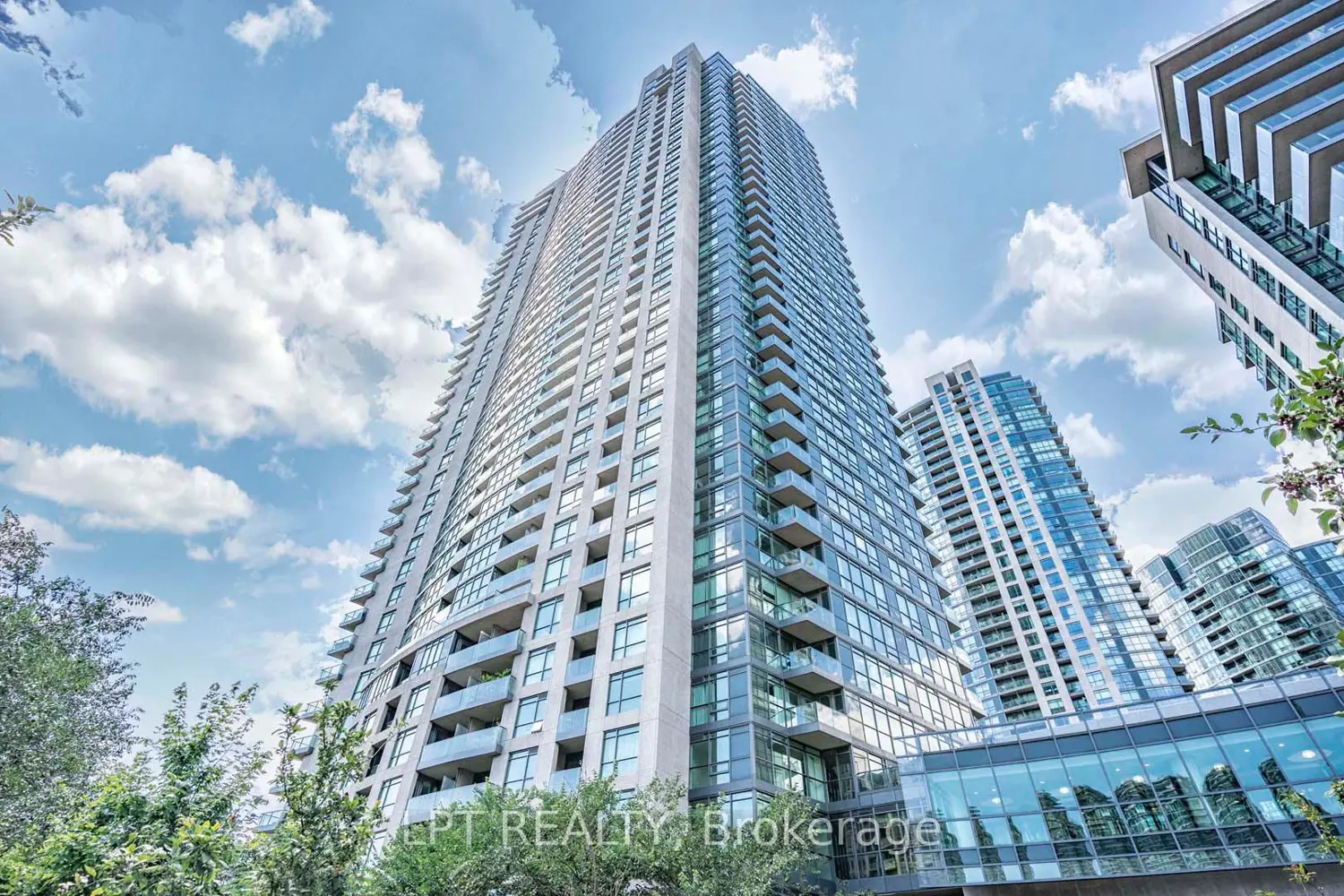 Additional image 15 of 215 Fort York Boulevard 217