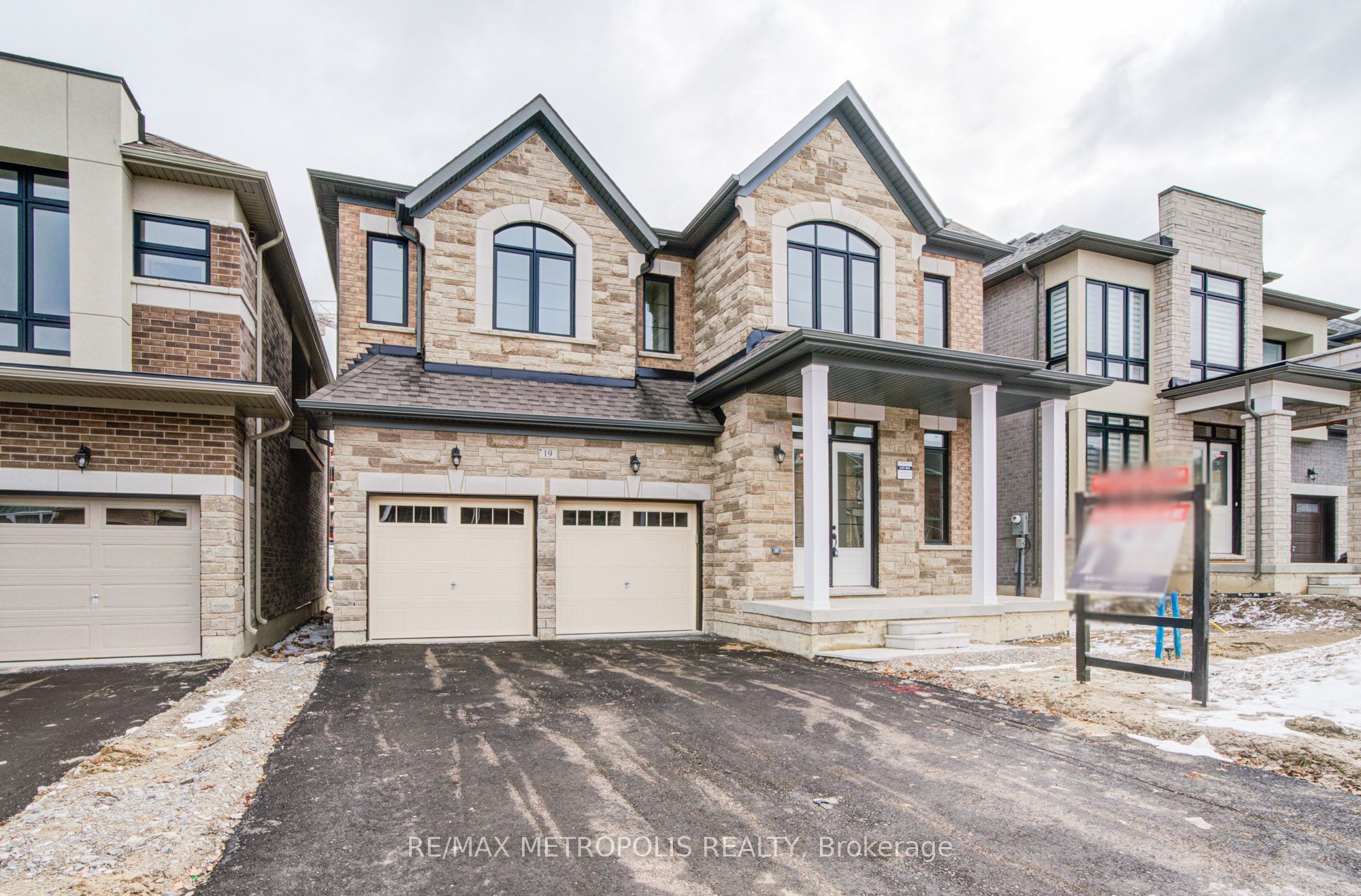 19 Kane Crescent, Aurora, ON, L4G 0C5