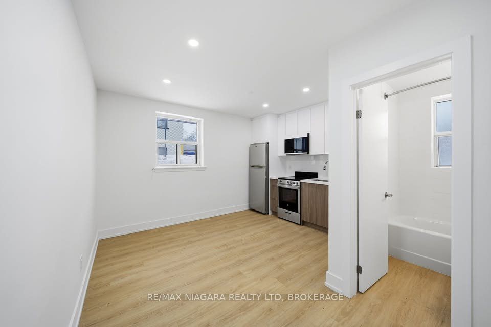 Additional image 4 of 995 O'connor Drive, Toronto, ON, M4B 2T1