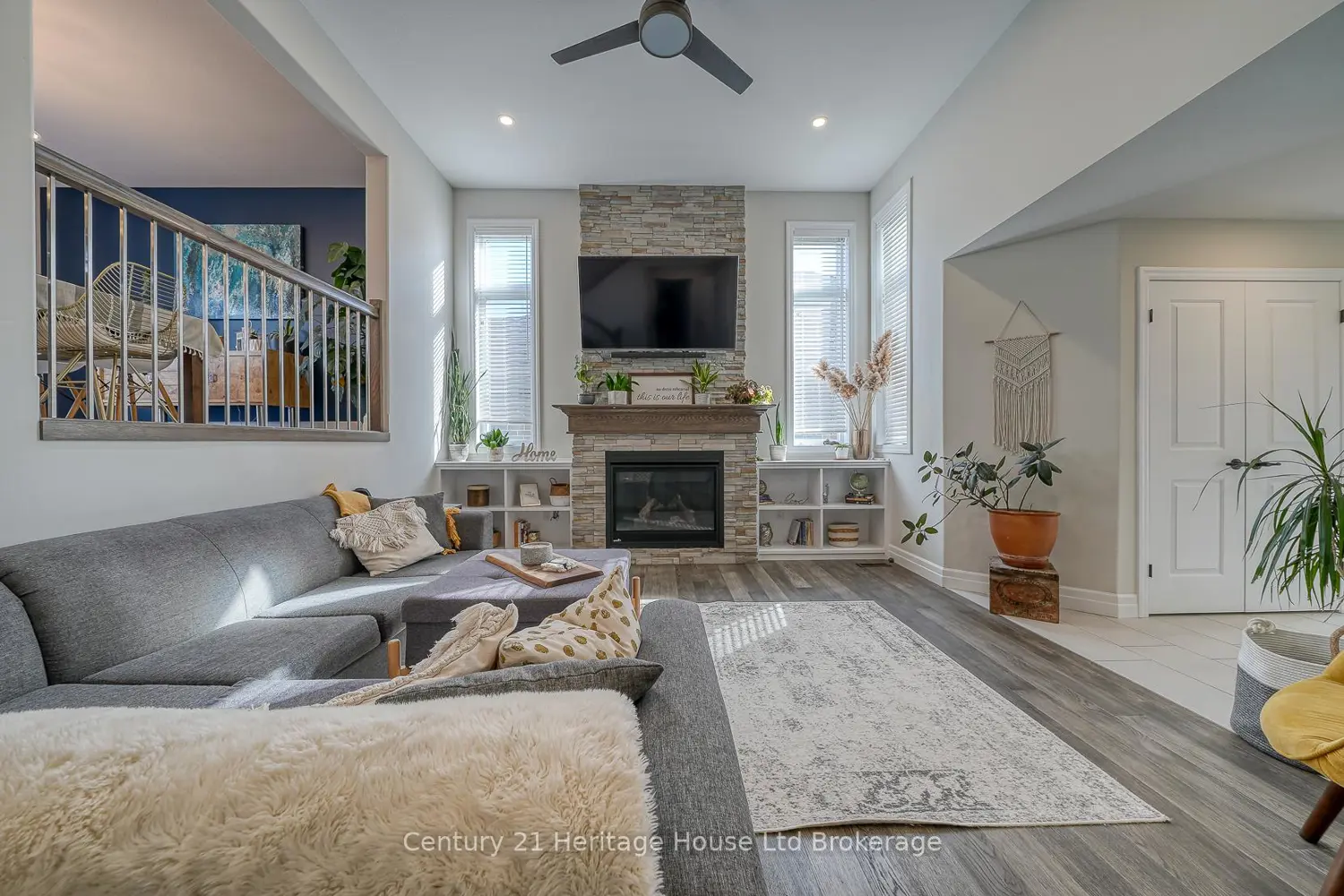 35 Peggy Avenue photo 4