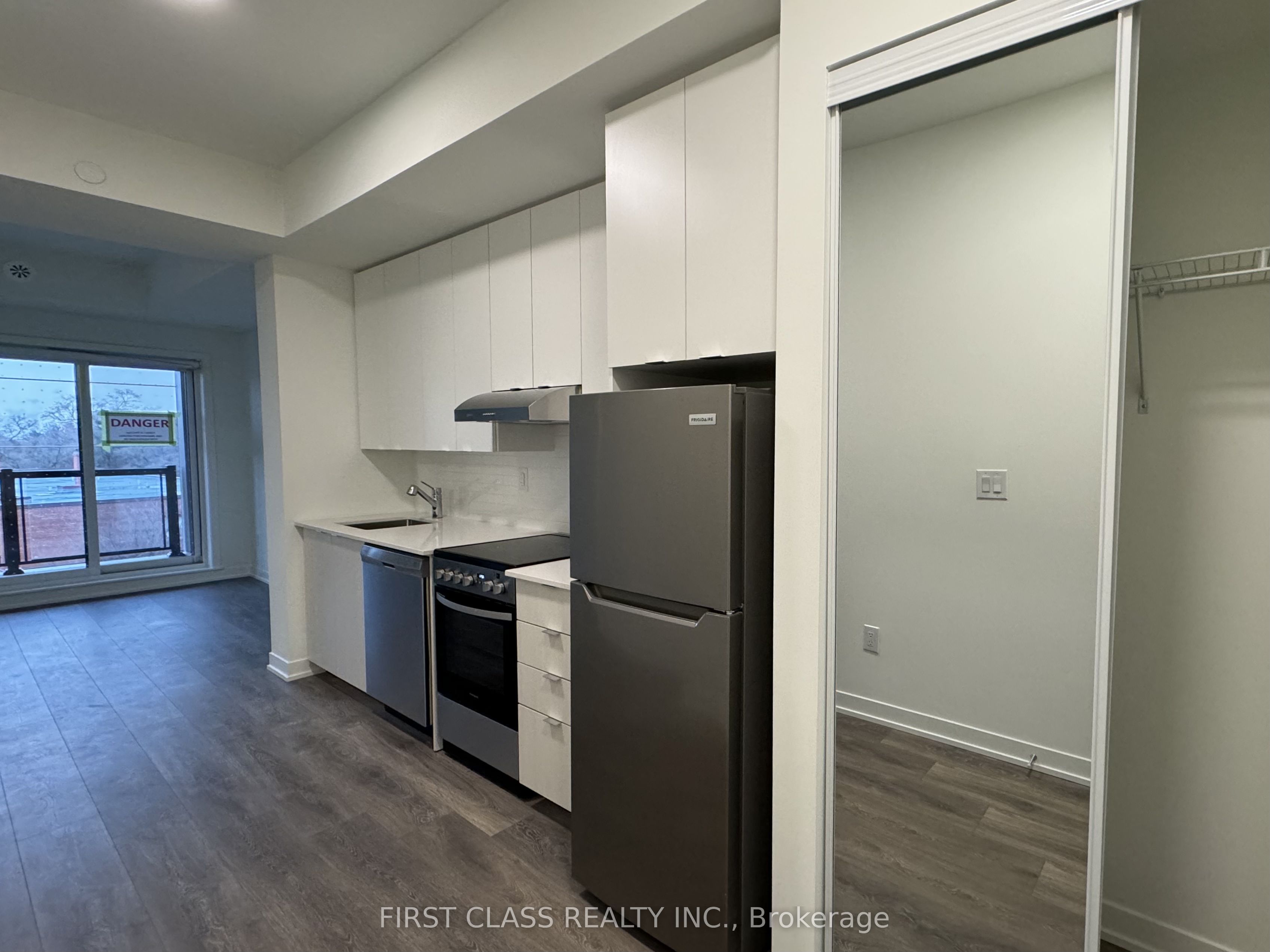 301-165 Canon Jackson Drive, Toronto, ON, M6M 2G1