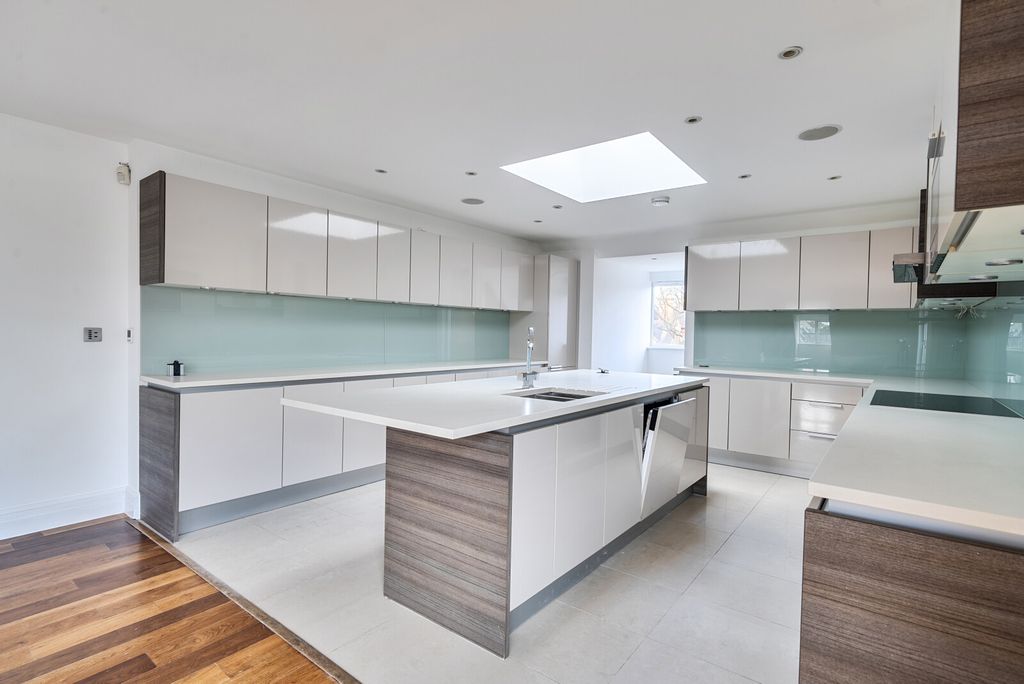 Additional image 17 of 3 bed flat for saleGower Road, Weybridge KT13