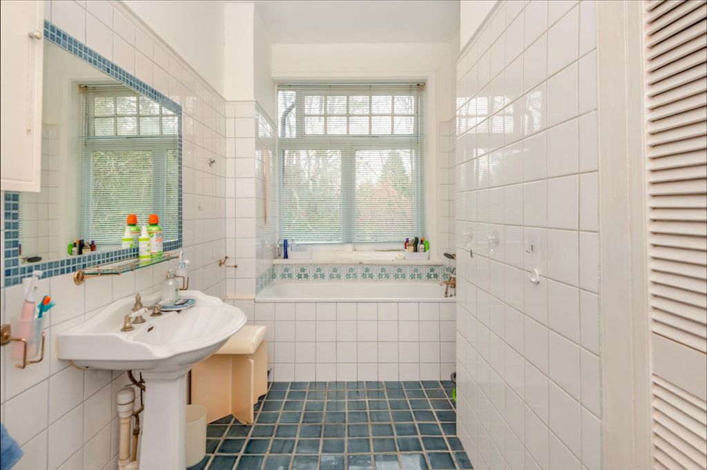 Additional image 6 of 3 bed flat for saleOrchard Wood, Ascot SL5