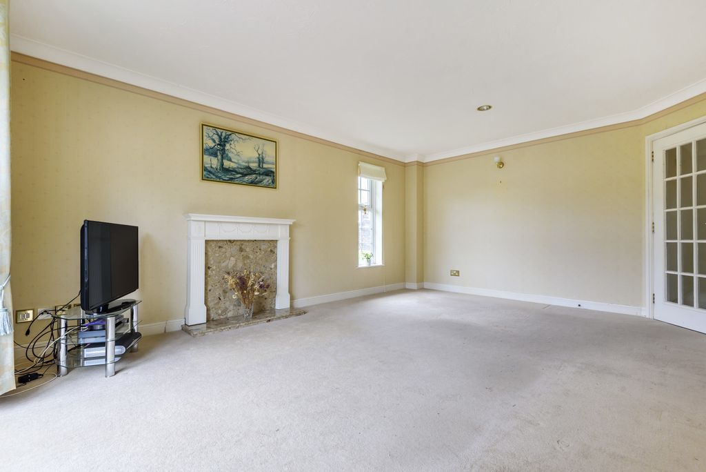 Additional image 4 of 2 bed flat for saleBourne Heights, Frensham Road, Farnham GU9