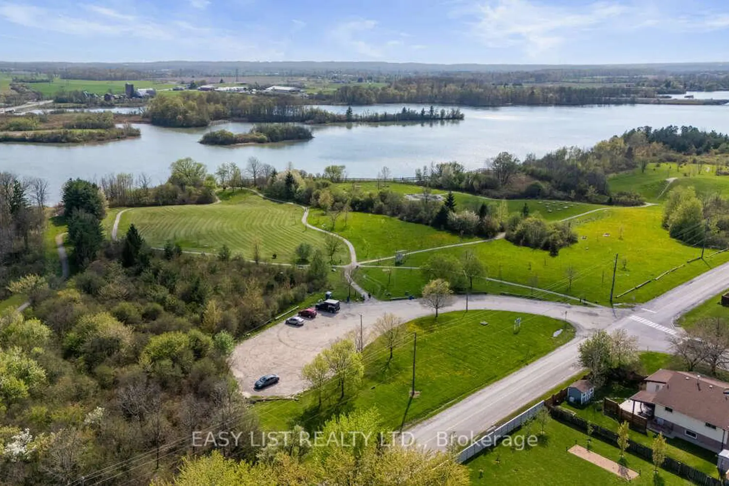 115 Ivy Crescent photo 3