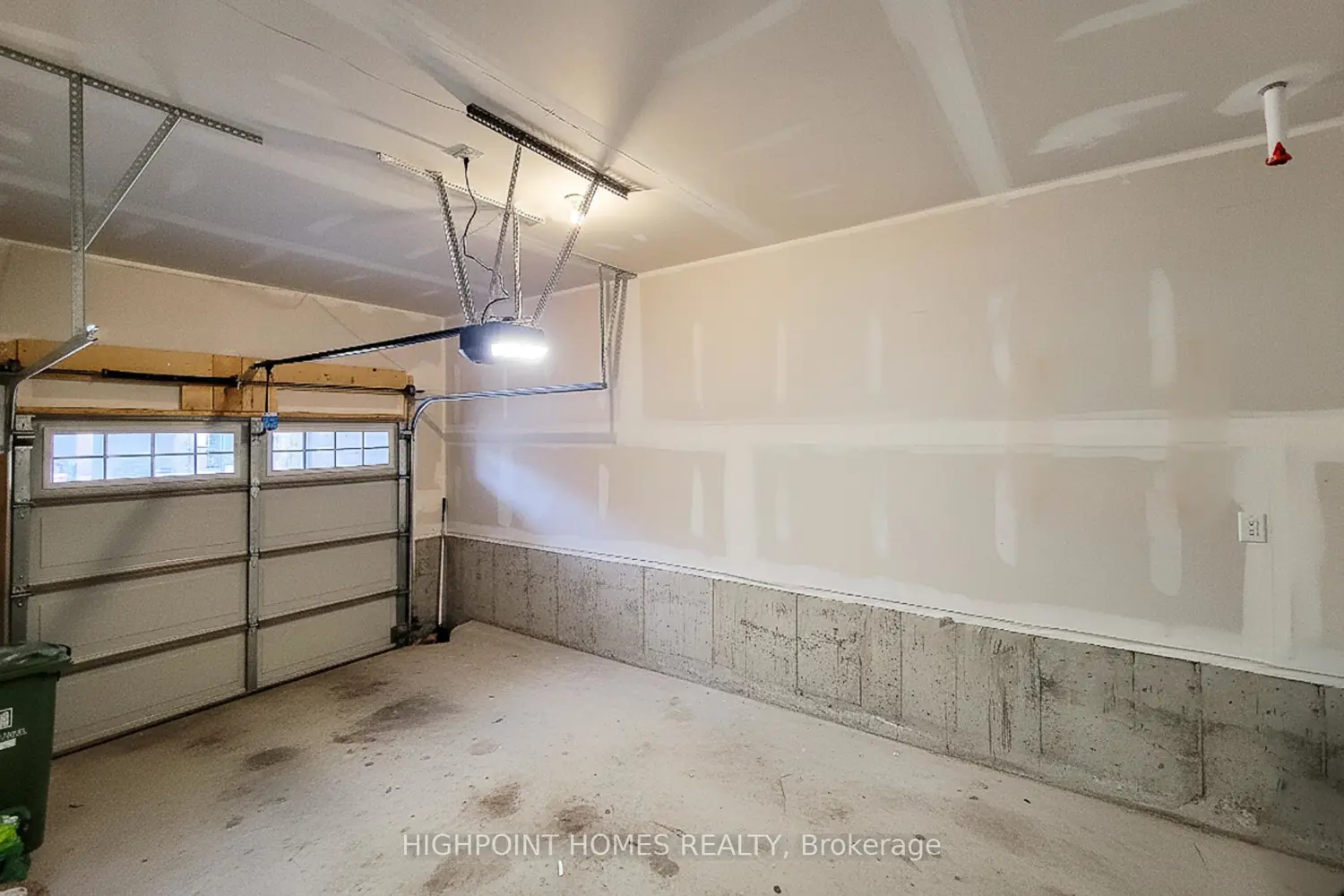 Additional image 19 of 36 Utter Place