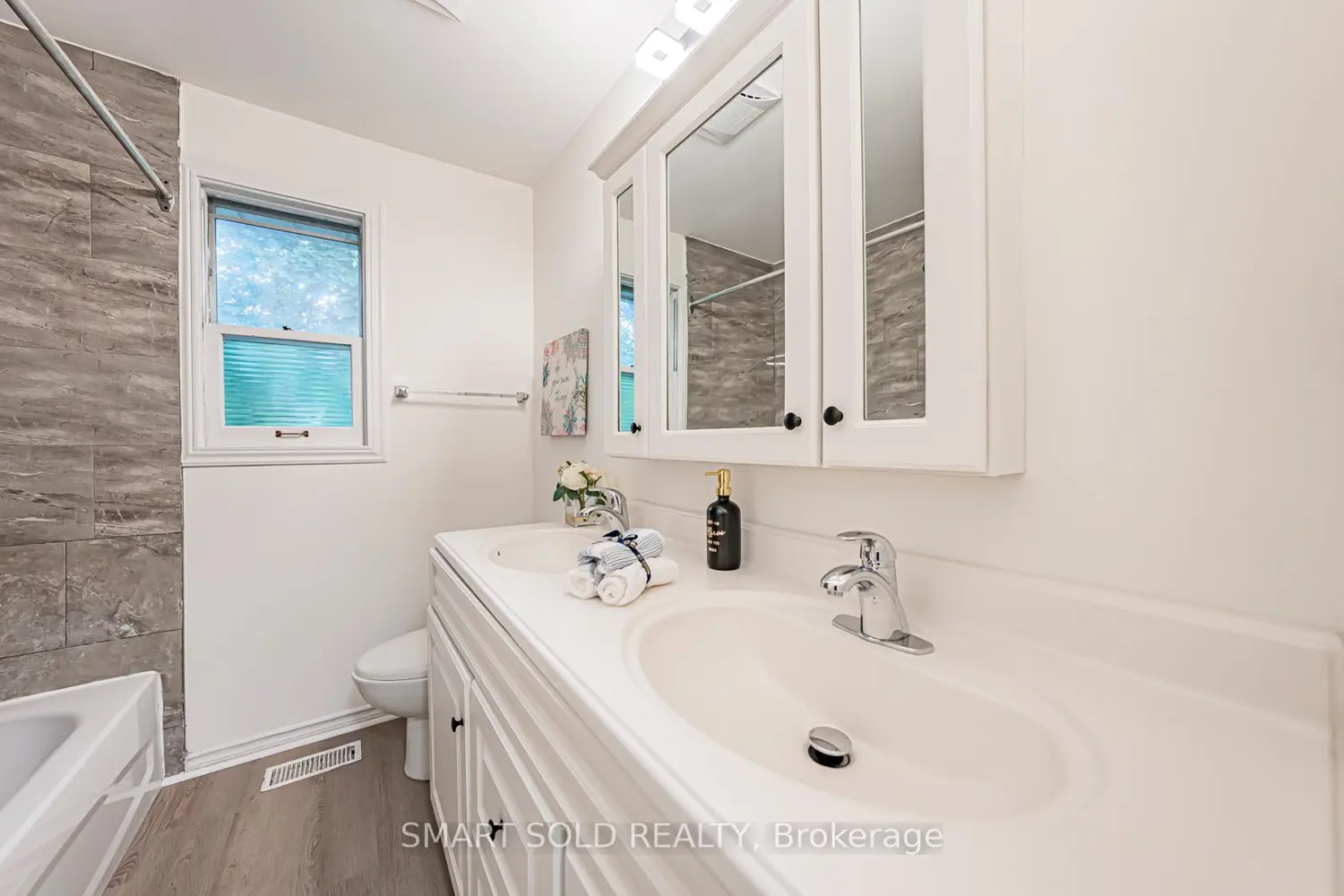 Additional image 13 of 81 Maxome Avenue