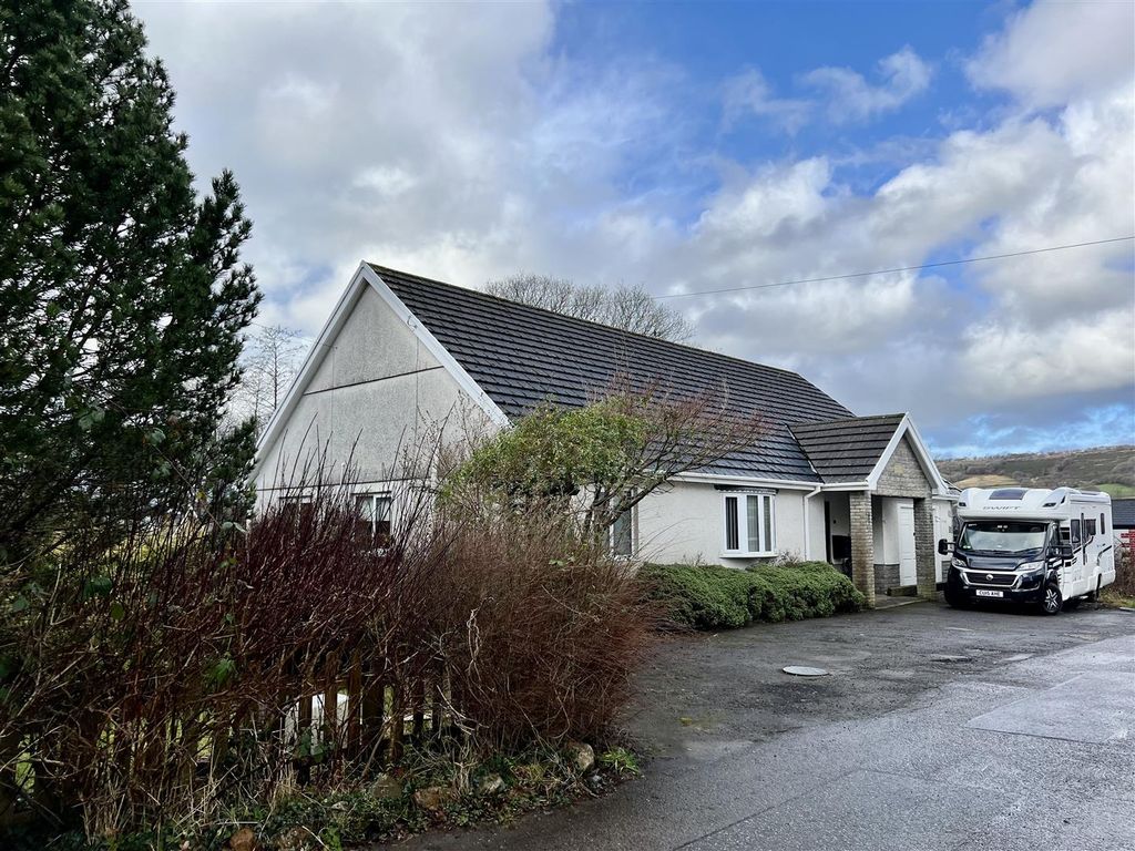 3 bed detached house for saleDeri Road, Glanamman, Ammanford SA18