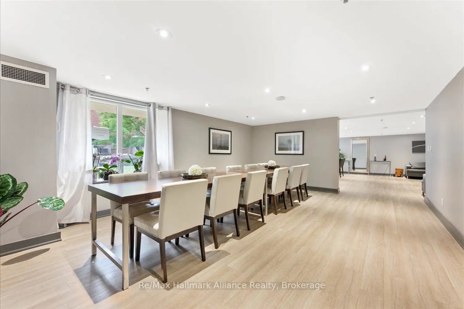 Additional image 19 of 1369 Bloor Street 910