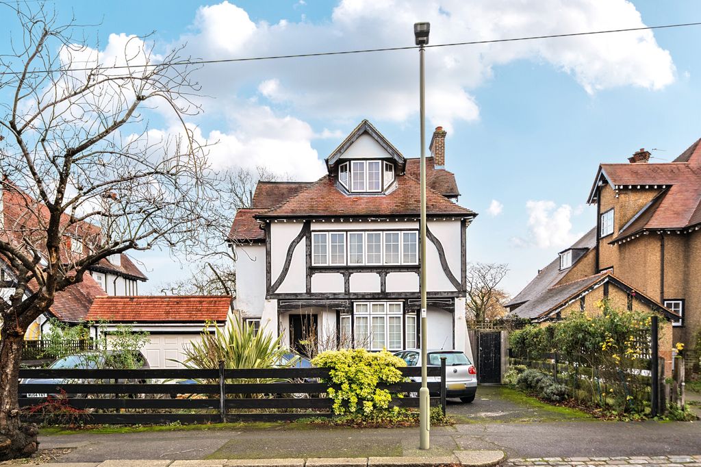 Additional image 7 of 8 bed detached house for saleLyonsdown Avenue, New Barnet EN5