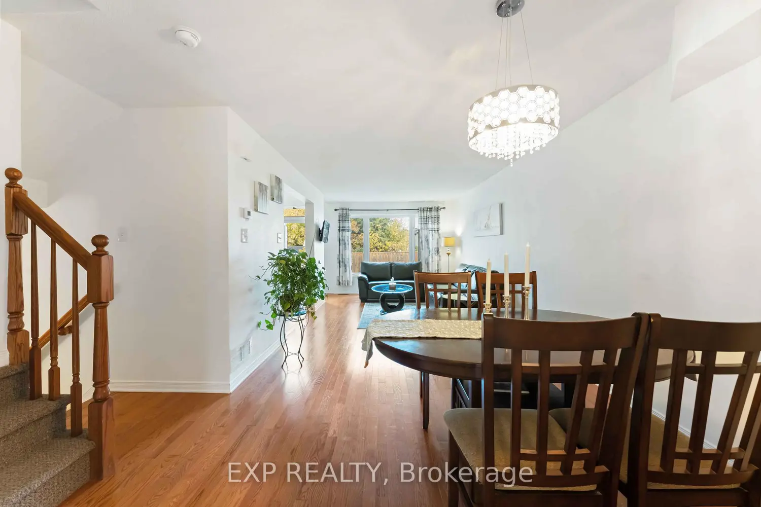 438 Haresfield Court photo 2