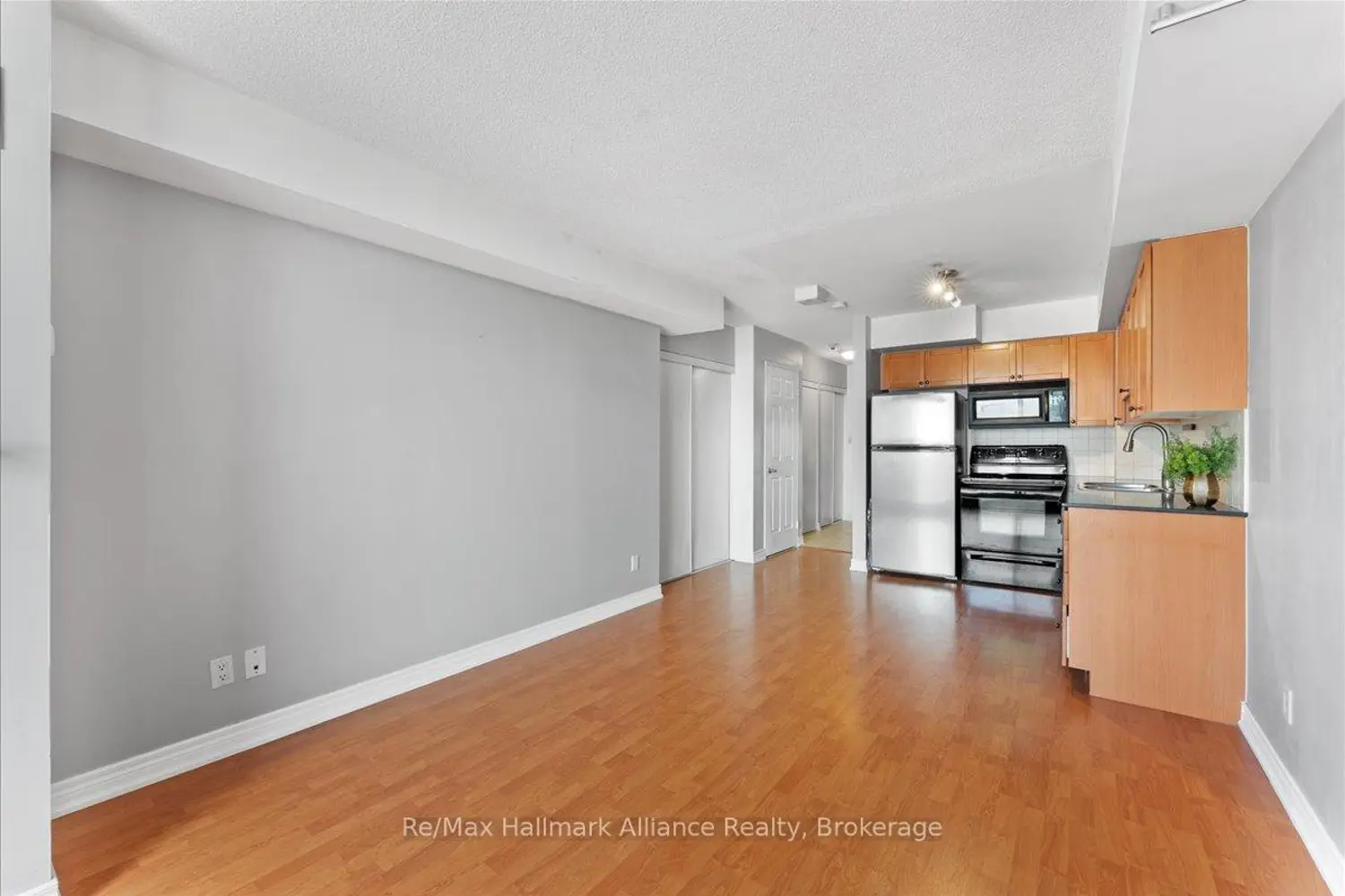 Additional image 8 of 1369 Bloor Street 910