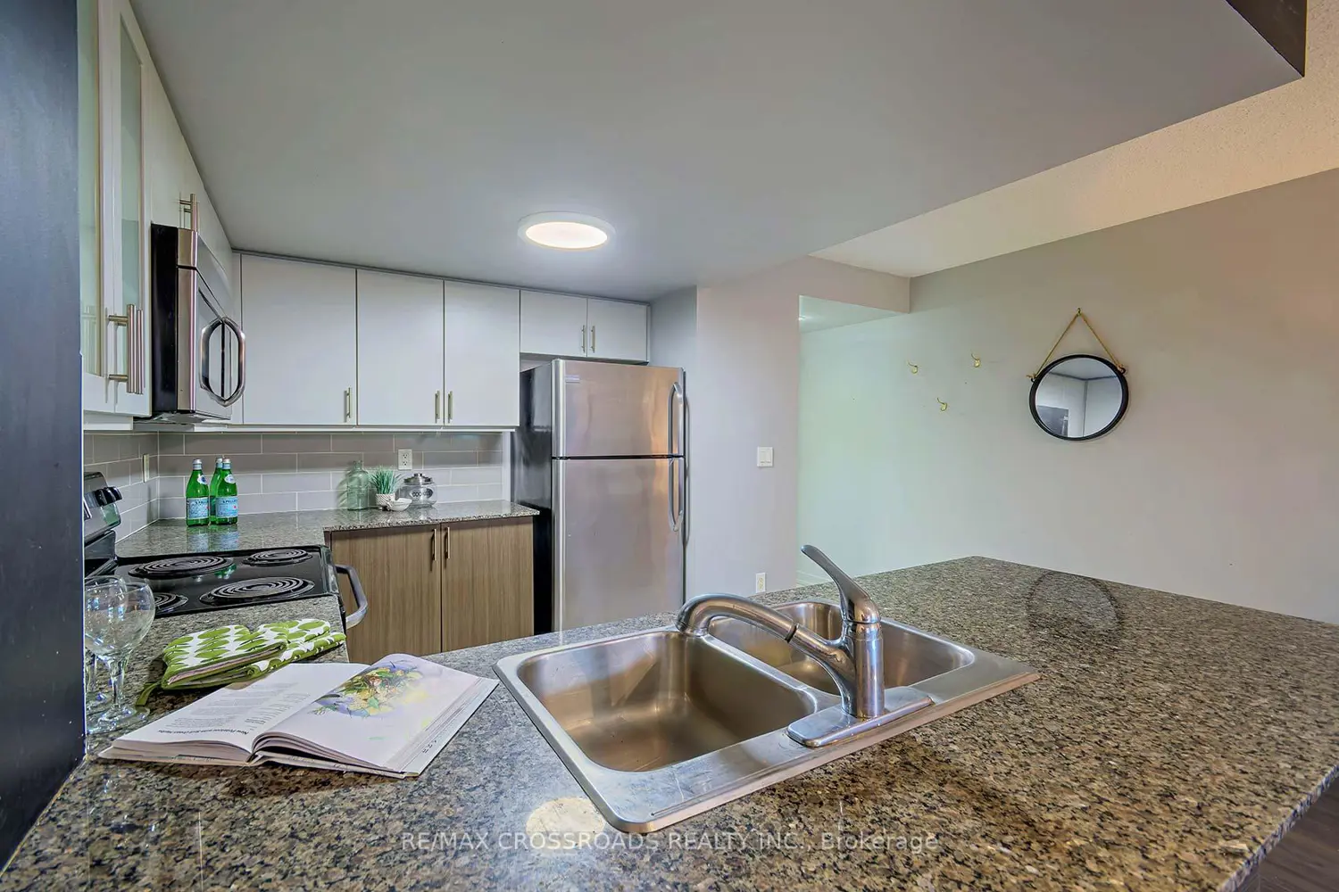 Additional image 18 of 812 Lansdowne Avenue 114