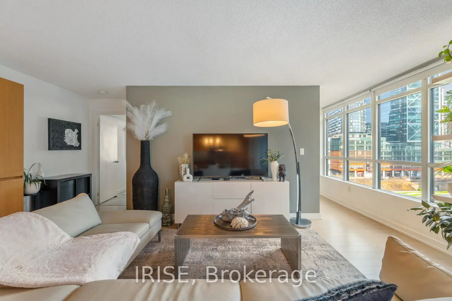 Additional image 5 of 10 Capreol Court 949