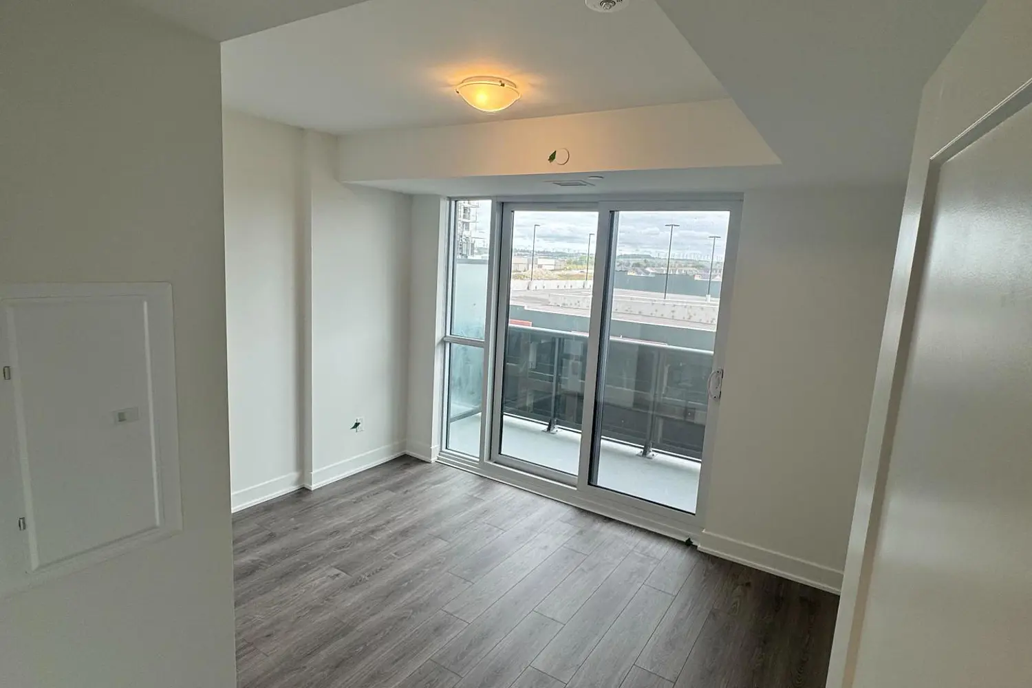 Additional image 5 of 2545 Simcoe Street 403