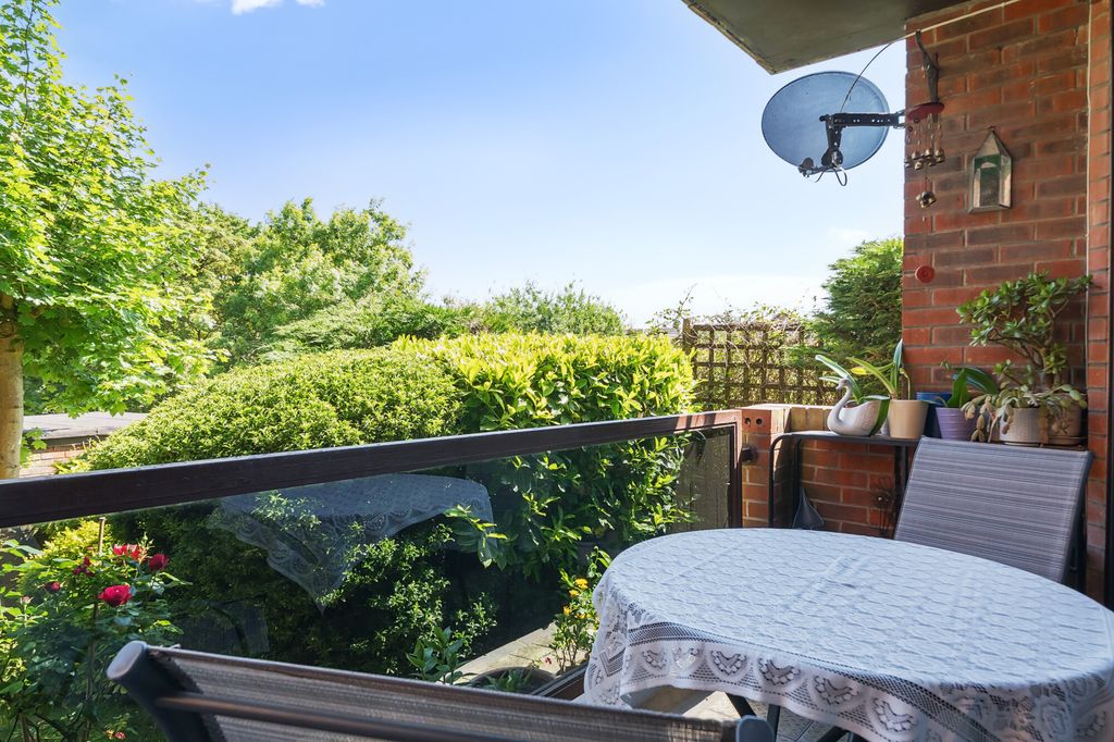 Additional image 22 of 2 bed flat for saleLyonsdown Road, New Barnet EN5