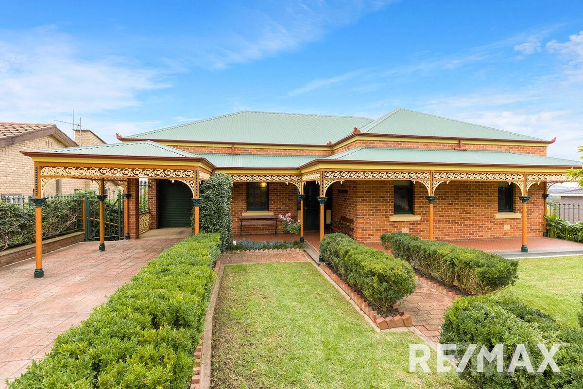 17 Andrews Avenue, Kooringal NSW 2650