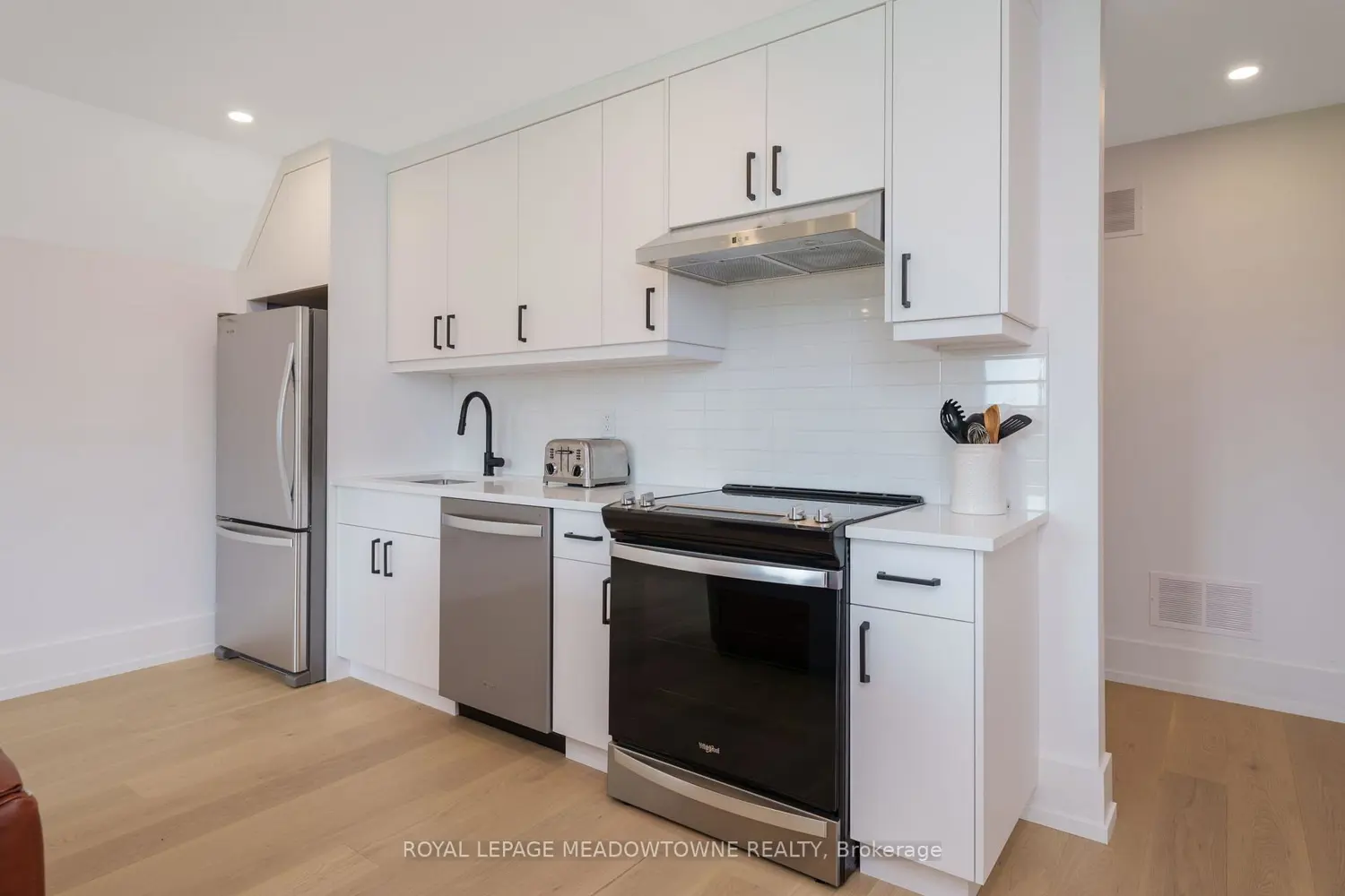 Additional image 16 of 6089 First Line