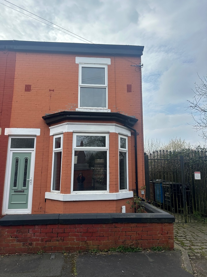 2 Bed Terraced House, Griffin Grove, M19, N1 7GU