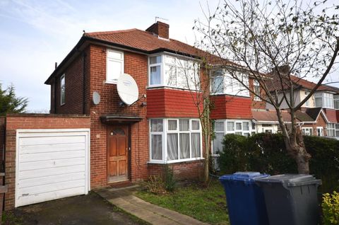 Whitton Avenue East, Greenford UB6
