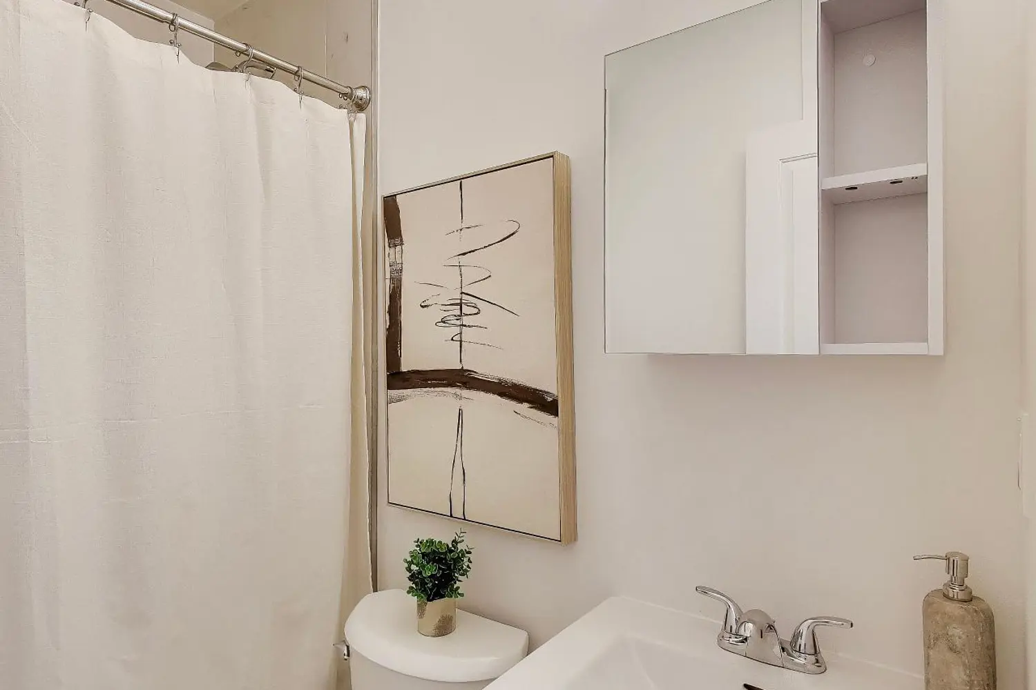 Additional image 17 of 3083 Cawthra Road 24