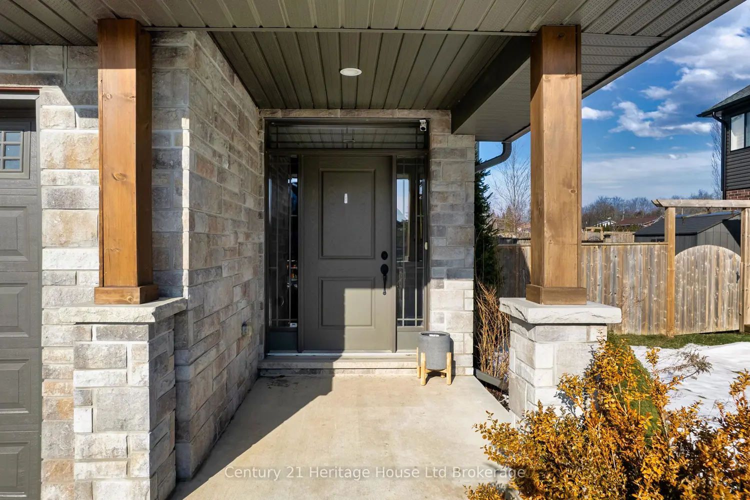 81 Graydon Drive photo 3