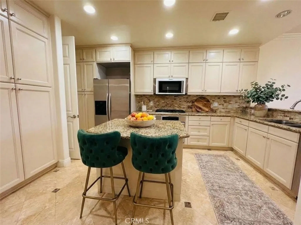 Additional image 21 of 143 N Arnaz Dr Unit 204, Beverly Hills, CA 90211