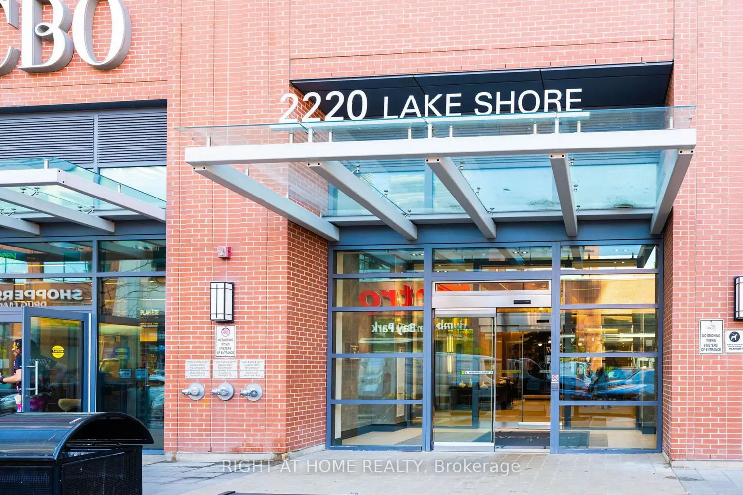 2220 Lakeshore Boulevard 3106