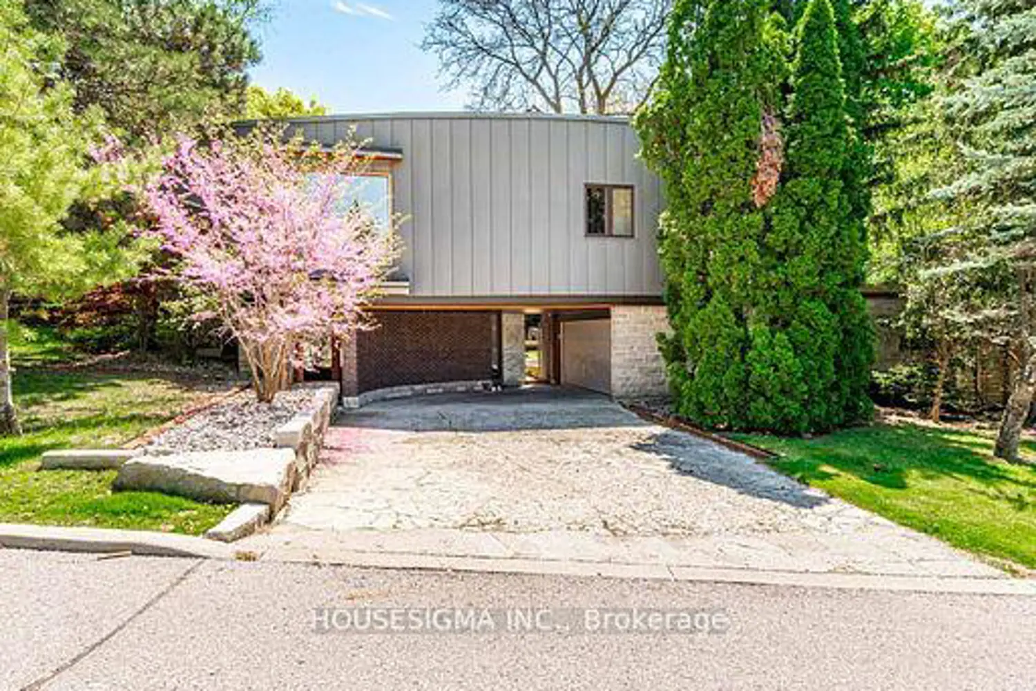 94 Laurentide Drive