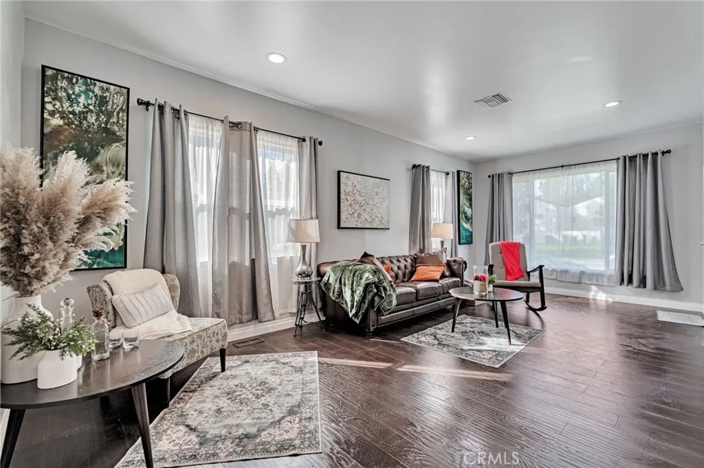 Additional image 11 of 70 W Claremont St, Pasadena, CA 91103