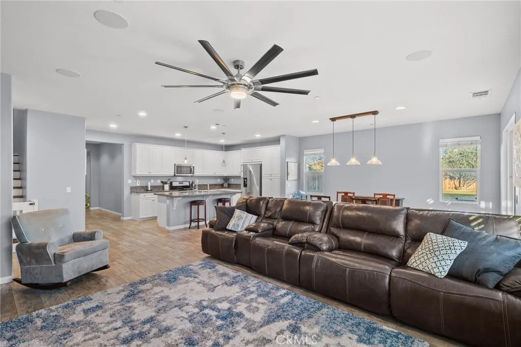 Additional image 70 of 9705 Dutchman Peak Ln, Bakersfield, CA 93311