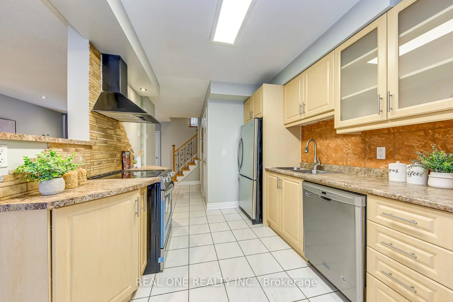 Additional image 13 of 2006 Glenada Crescent 2