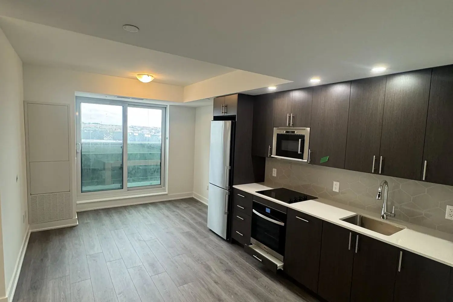 Additional image 3 of 2545 Simcoe Street 403