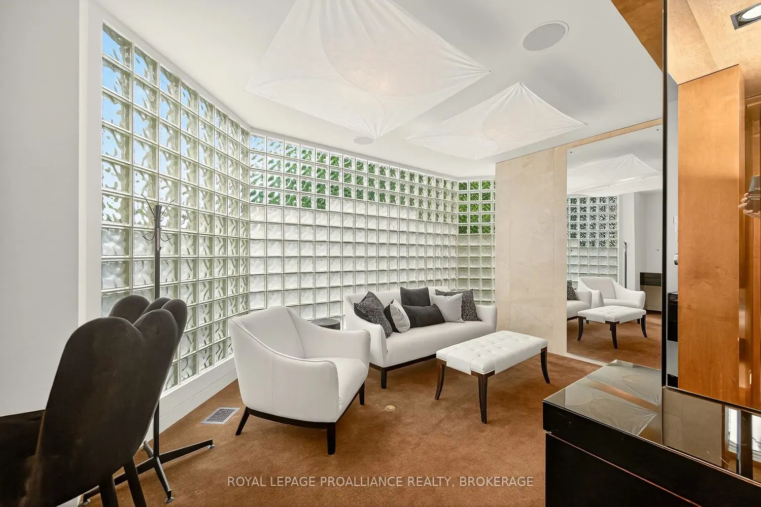 Additional image 7 of 3 Authors Lane