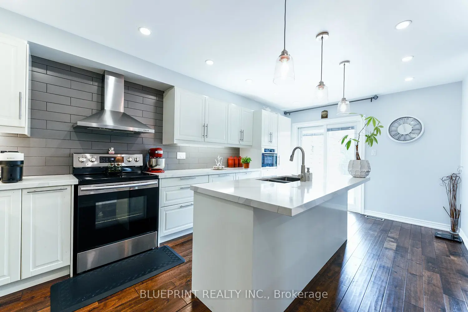 Additional image 5 of 812 Knotty Pine Grove