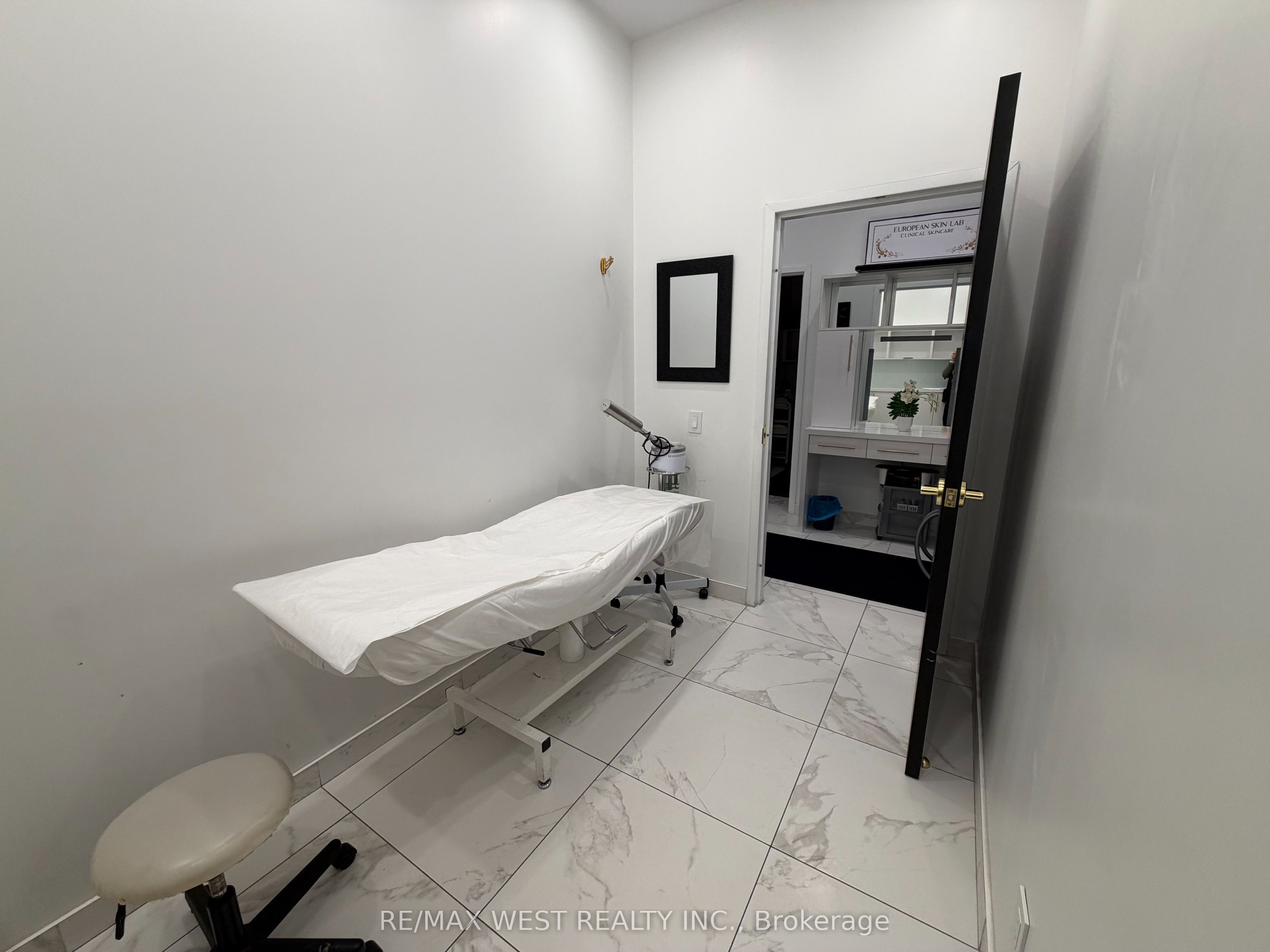 Additional image 5 of 4 rm#1-5027 Hurontario Street, Mississauga, ON, L4Z 3X6