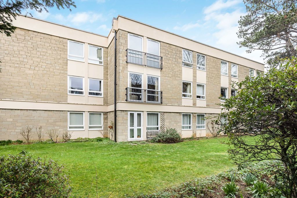 Additional image 8 of 2 bed flat for saleHillcourt Road, Cheltenham GL52