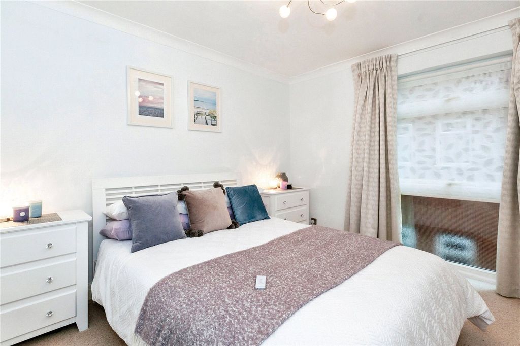 Additional image 13 of 2 bed flat for saleGrosvenor Drive, Maidenhead, Berkshire SL6