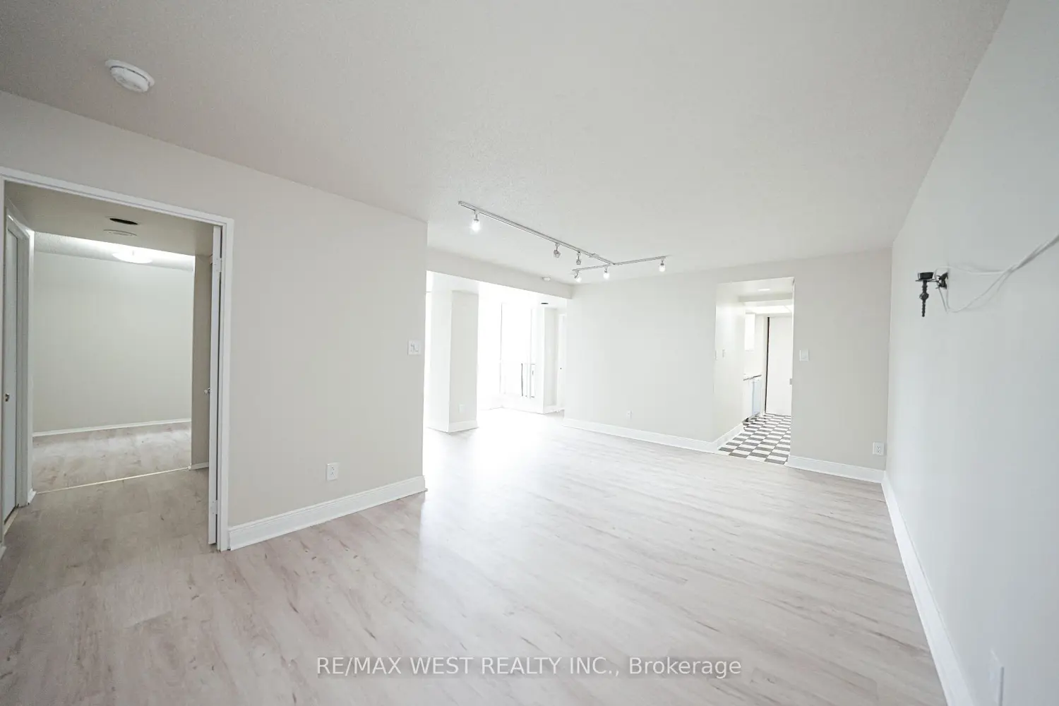 Additional image 11 of 1470 Midland Avenue 608