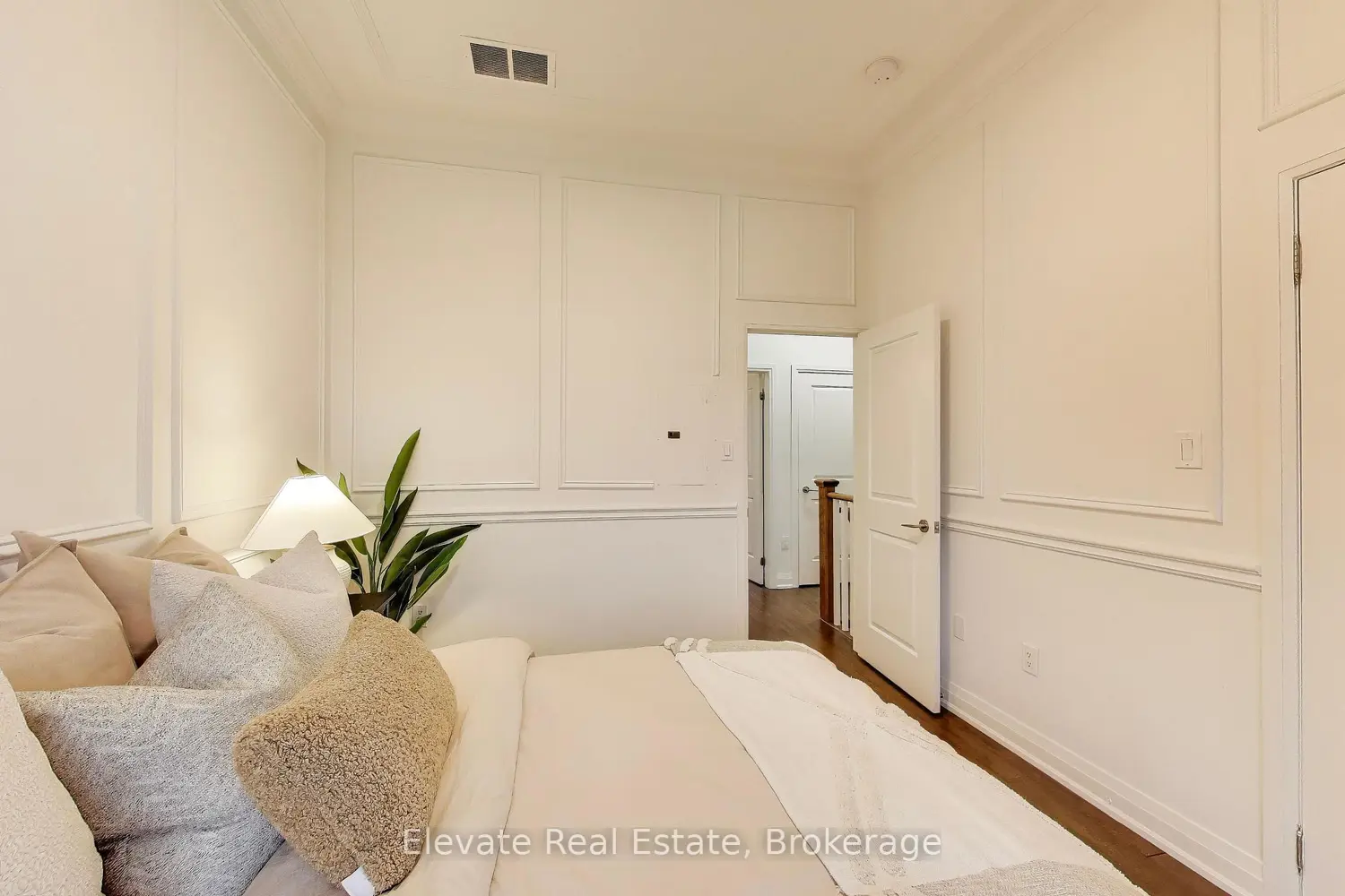 Additional image 12 of 3083 Cawthra Road 24