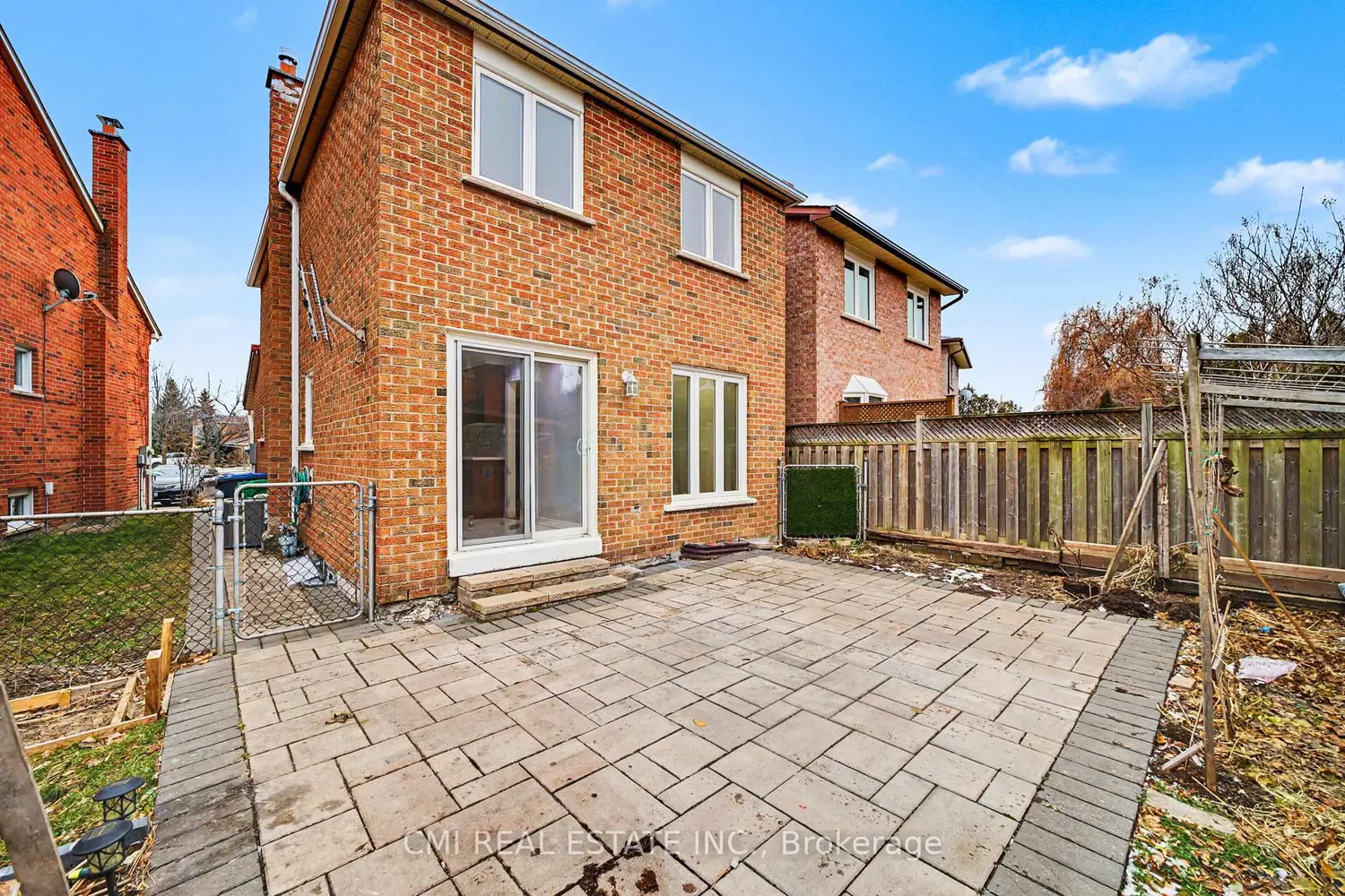 Additional image 17 of 993 Lucerne Crescent