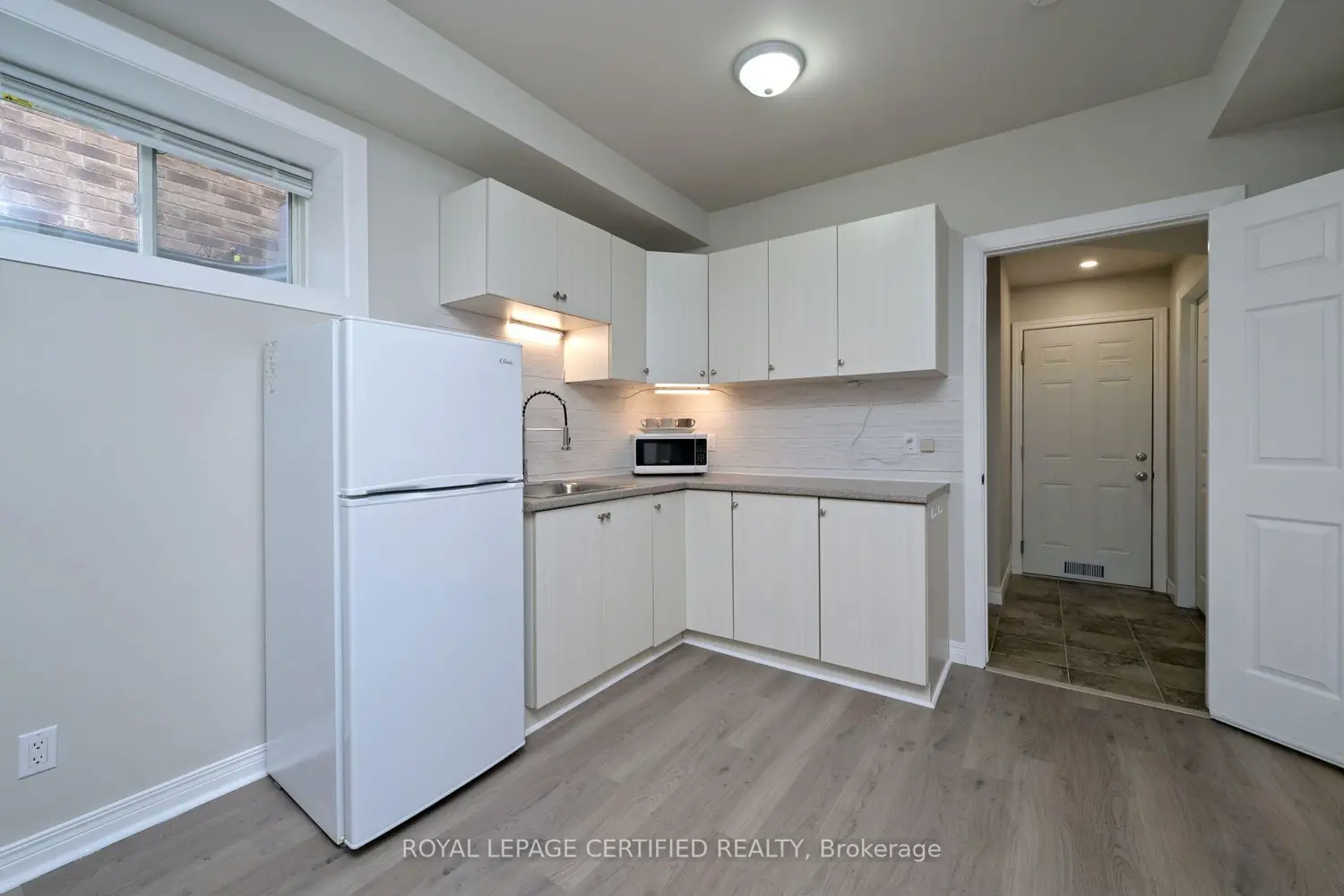 Additional image 14 of 102 Oakes Crescent