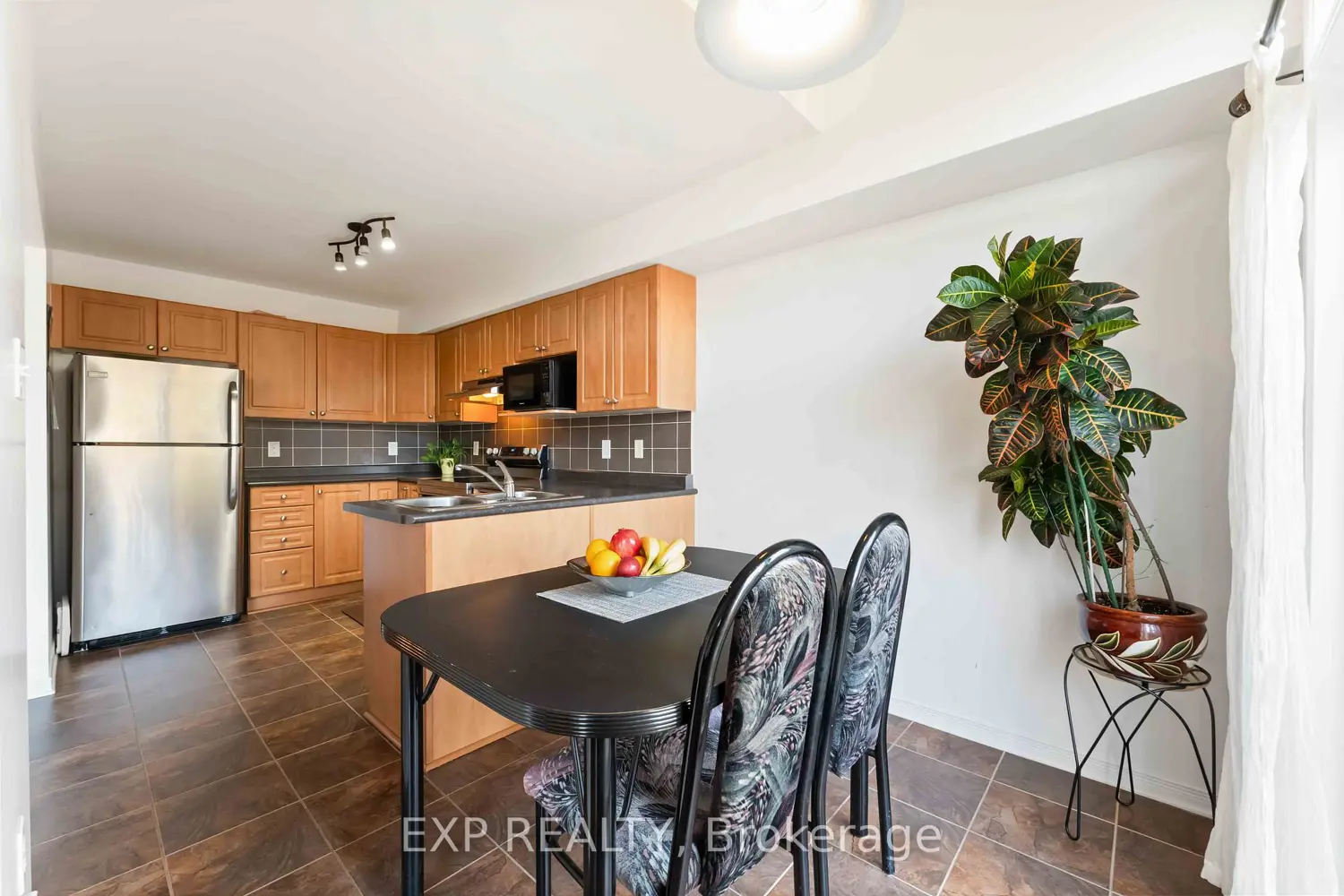 438 Haresfield Court photo 4