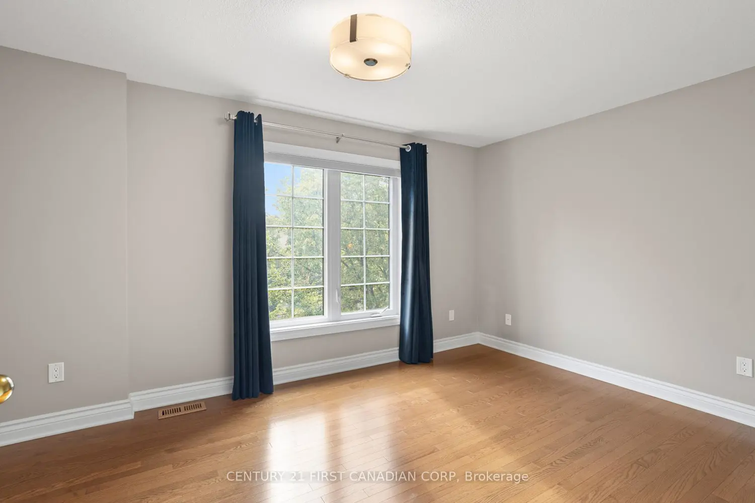 Additional image 10 of 1399 Commissioners Road 30