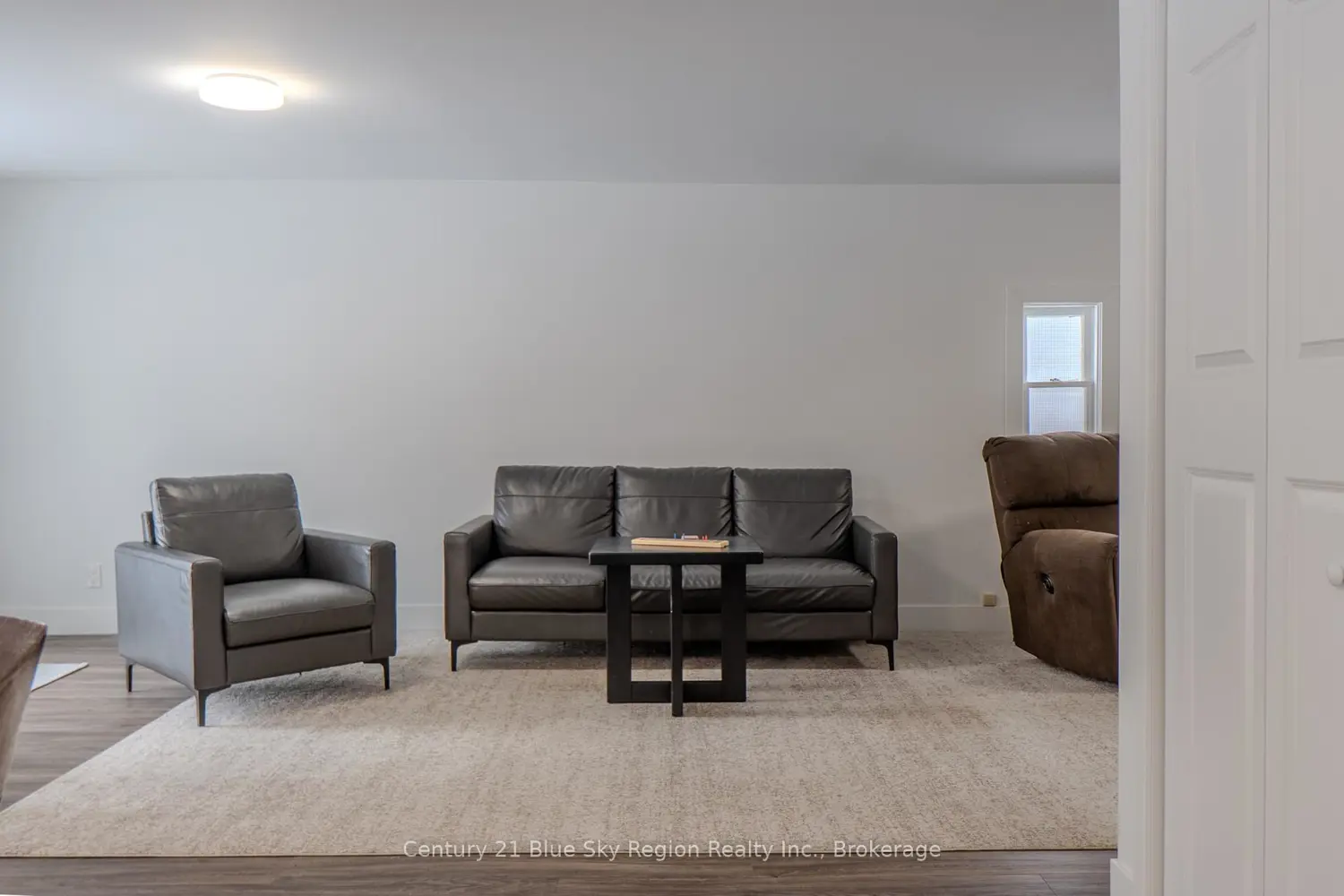 Additional image 12 of 12 Mowat Crescent