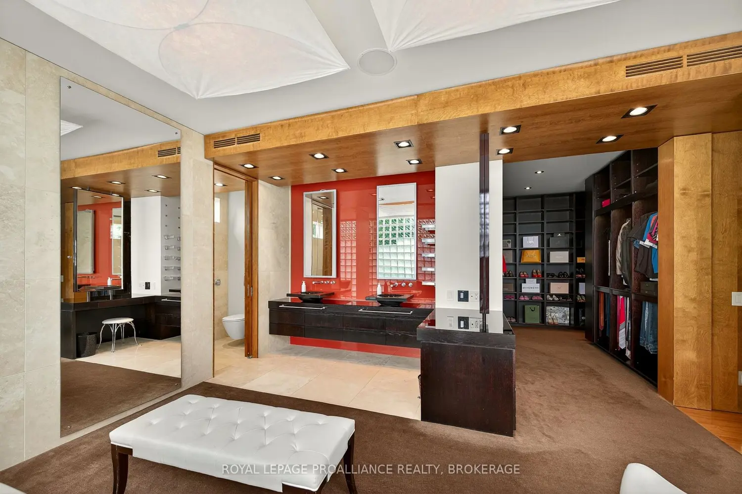 Additional image 6 of 3 Authors Lane