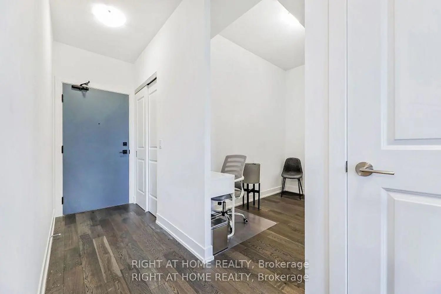 Additional image 5 of 1063 Douglas Mccurdy Common 213