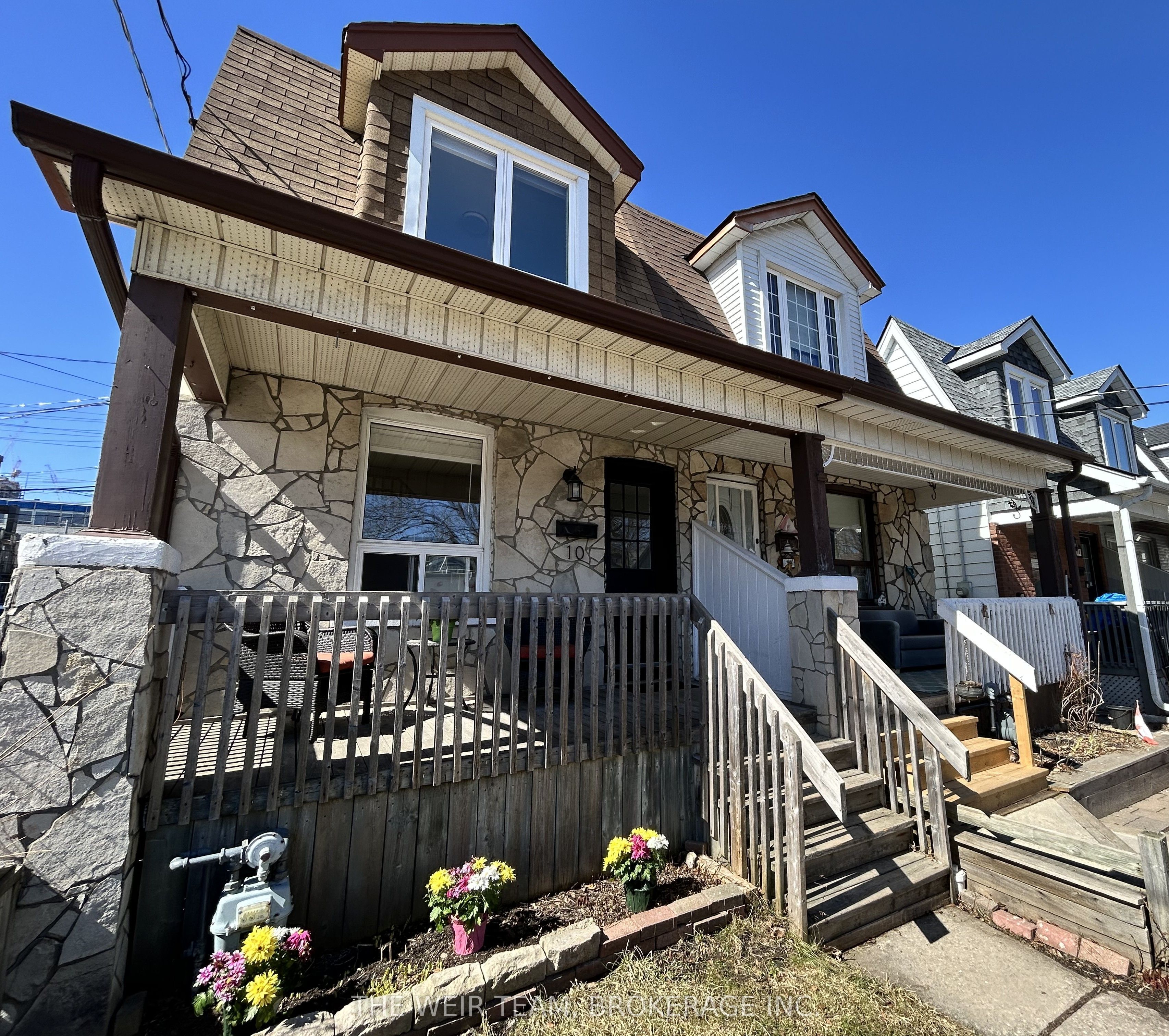 10 Eldon Avenue, Toronto, ON, M4C 5G1