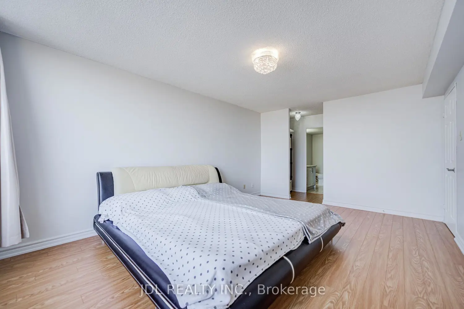 Additional image 16 of 1 Reidmount Avenue 1106